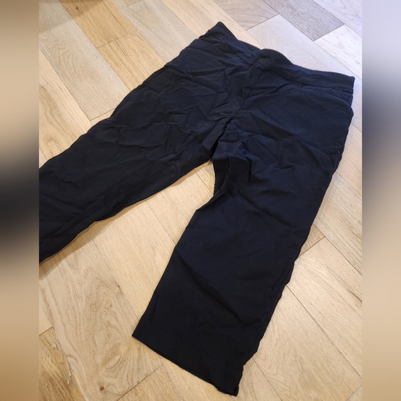 TIME AND TRU | Black stretch capris - Picture 3 of 6